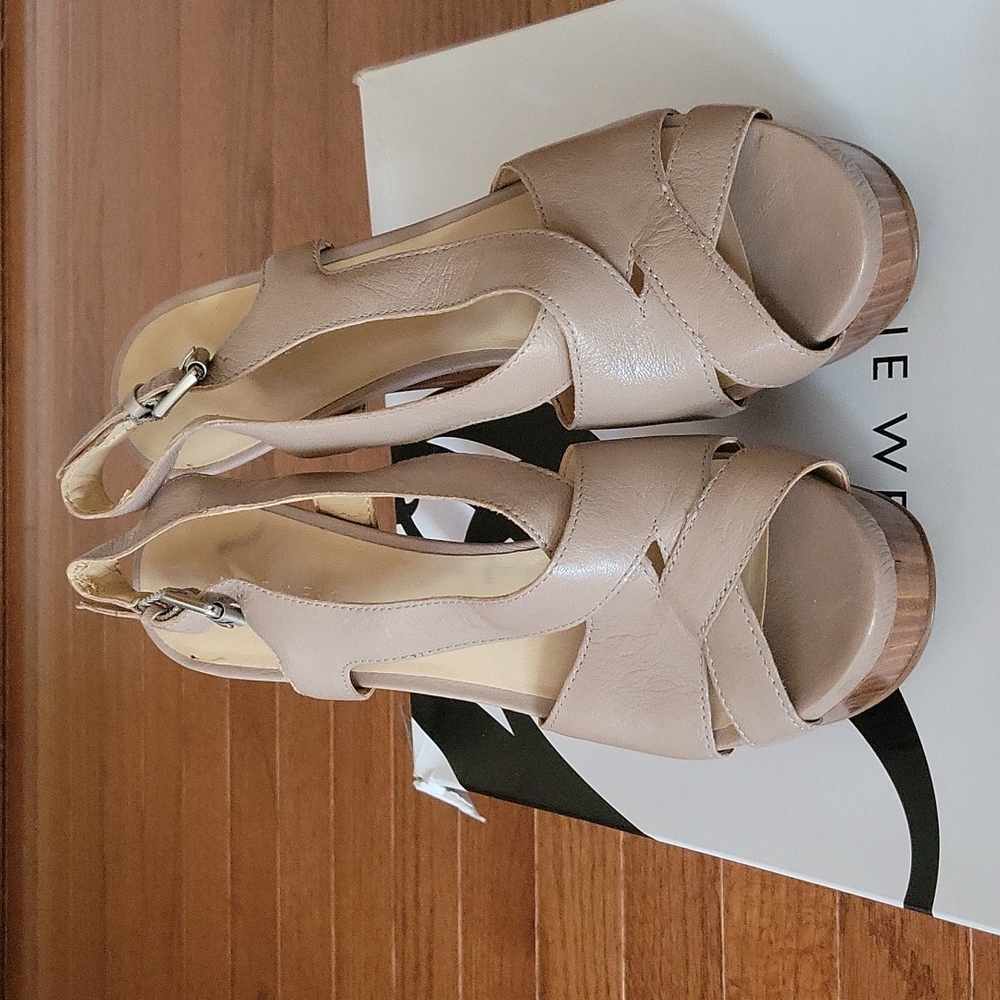 Beige Leather Platform Sandals from Nine West Size 7.5M